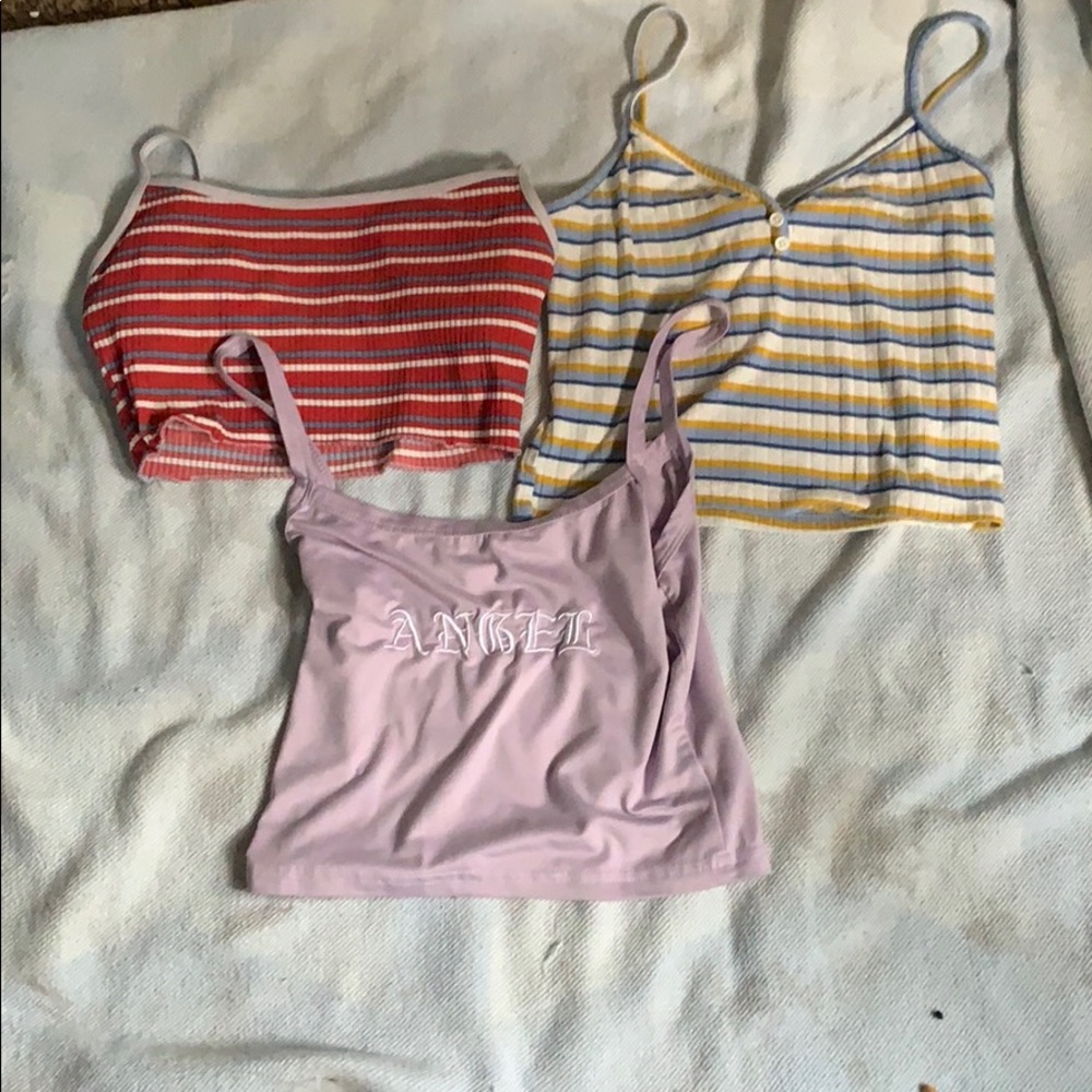 3 shirts, stretchy material. Very cute!